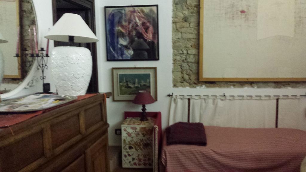 La Torretta - Cerreto Grue Bed & Breakfast Sarezzano Ruang foto