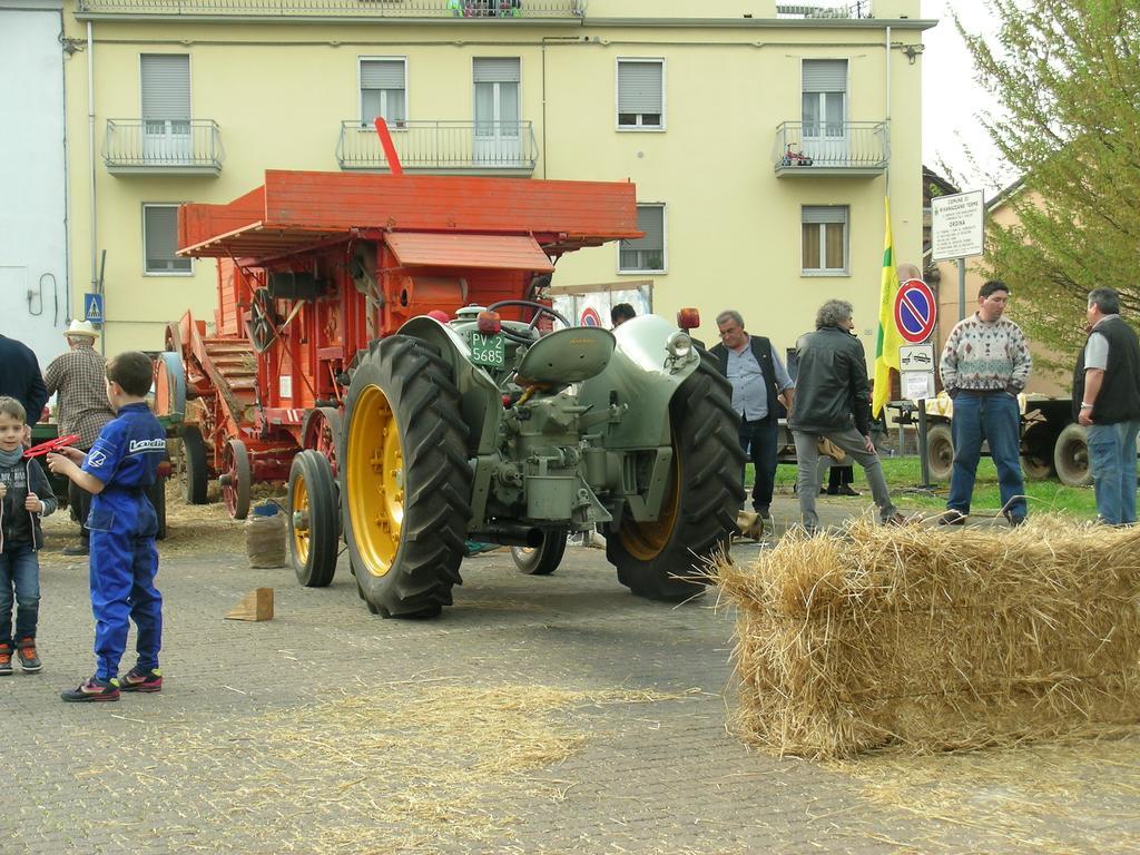 La Torretta - Cerreto Grue Bed & Breakfast Sarezzano Bagian luar foto